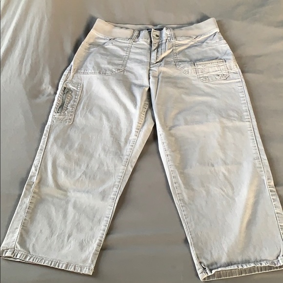 Lee Comfort Capris. GUC. - Picture 5 of 10